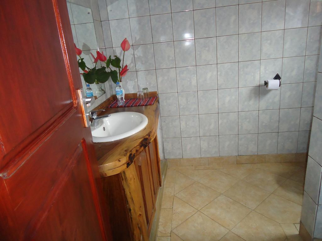Bed and Breakfast Christina House Аруша Номер фото