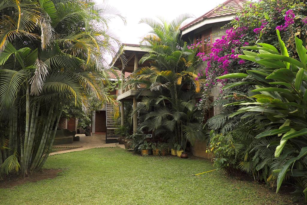 Bed and Breakfast Christina House Аруша Экстерьер фото
